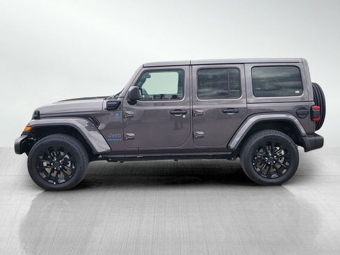 Used 2025 Jeep Wrangler Unlimited Sahara w/ Safety Group AWD/4WD image 7