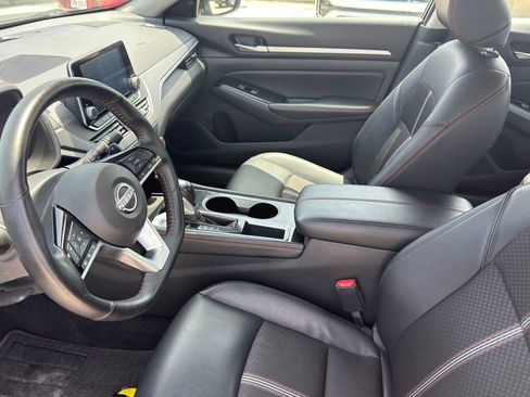 Used 2025 Nissan Altima 2.5 SR FWD image 11