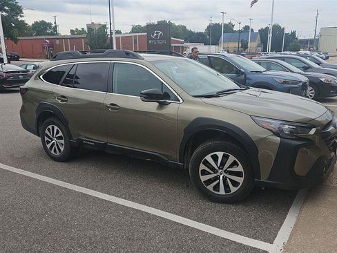 Used 2024 Subaru Outback Premium AWD/4WD image 1