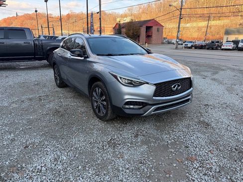 Used 2018 INFINITI QX30 Premium w/ Navigation Package image 5