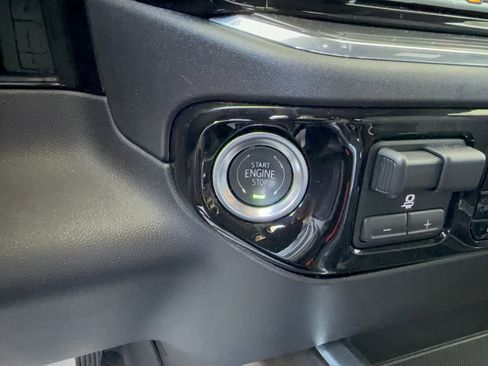 Used 2025 Chevrolet Silverado 1500 High Country AWD/4WD image 25