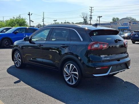 Used 2017 Kia Niro Touring w/ Advanced Technology Package FWD image 4