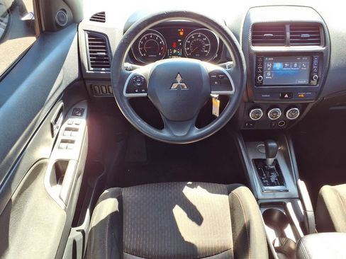 Used 2018 Mitsubishi Outlander Sport ES FWD image 11