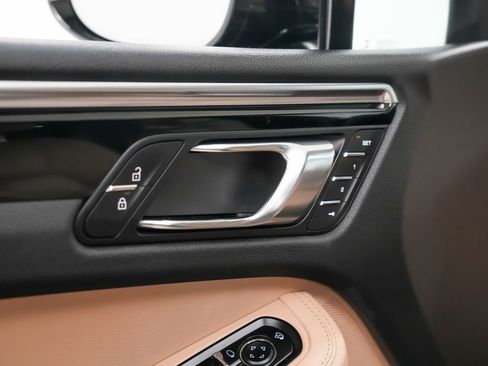 Certified 2022 Porsche Macan AWD/4WD image 22