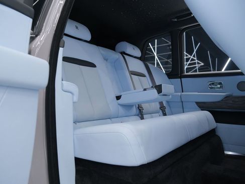 Used 2025 Rolls-Royce Cullinan AWD/4WD image 31