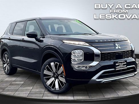 New 2025 Mitsubishi Outlander SE image 1