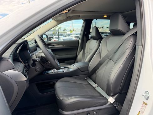 Used 2026 INFINITI QX60 Luxe w/ Cargo Package FWD image 9