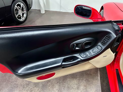 Used 1998 Chevrolet Corvette Convertible w/ Memory Pkg image 15