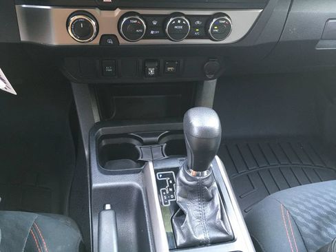 Used 2021 Toyota Tacoma SR5 AWD/4WD image 18