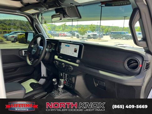 Used 2024 Jeep Gladiator Rubicon AWD/4WD image 29