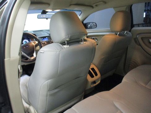 Used 2017 Ford Taurus SE FWD image 17