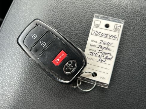 Certified 2024 Toyota Tacoma TRD Off-Road image 33