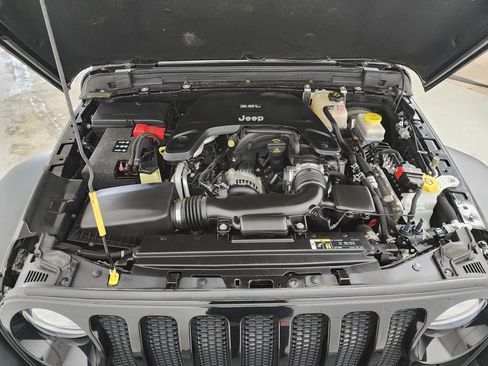 Used 2018 Jeep Wrangler Unlimited Sport image 33