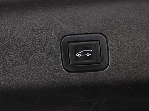Used 2023 Chevrolet Tahoe Z71 AWD/4WD image 35