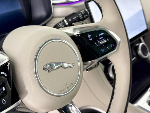 Certified 2025 Jaguar F-PACE R-Dynamic S AWD/4WD image 19