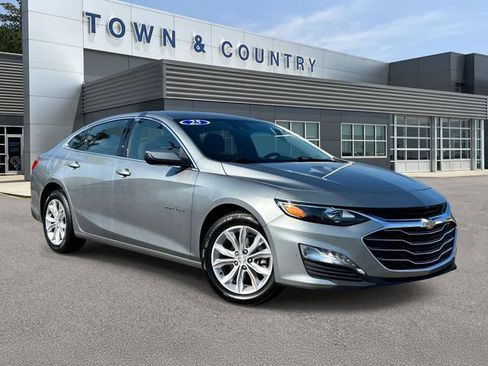 Used 2025 Chevrolet Malibu LT FWD image 1