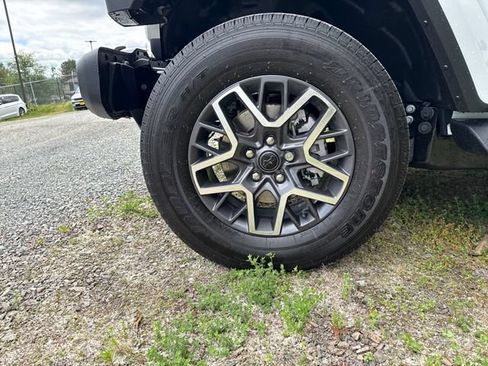 New 2026 Jeep Wrangler Unlimited Sahara AWD/4WD image 28