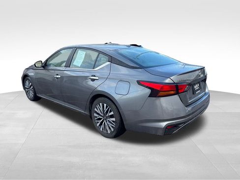 Used 2023 Nissan Altima 2.5 SV image 3
