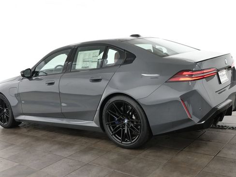 New 2027 BMW M5 w/ Executive Package AWD/4WD image 5