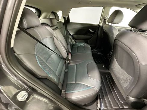 Used 2022 Kia Niro EX Premium w/ Cold Weather Package FWD image 30