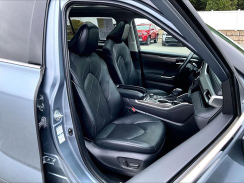 Used 2022 Toyota Highlander Platinum image 11