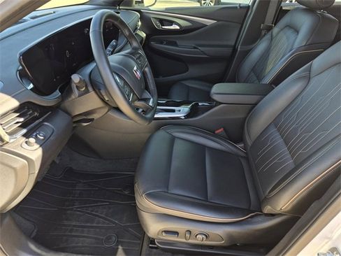Used 2025 Buick Envista Avenir image 24