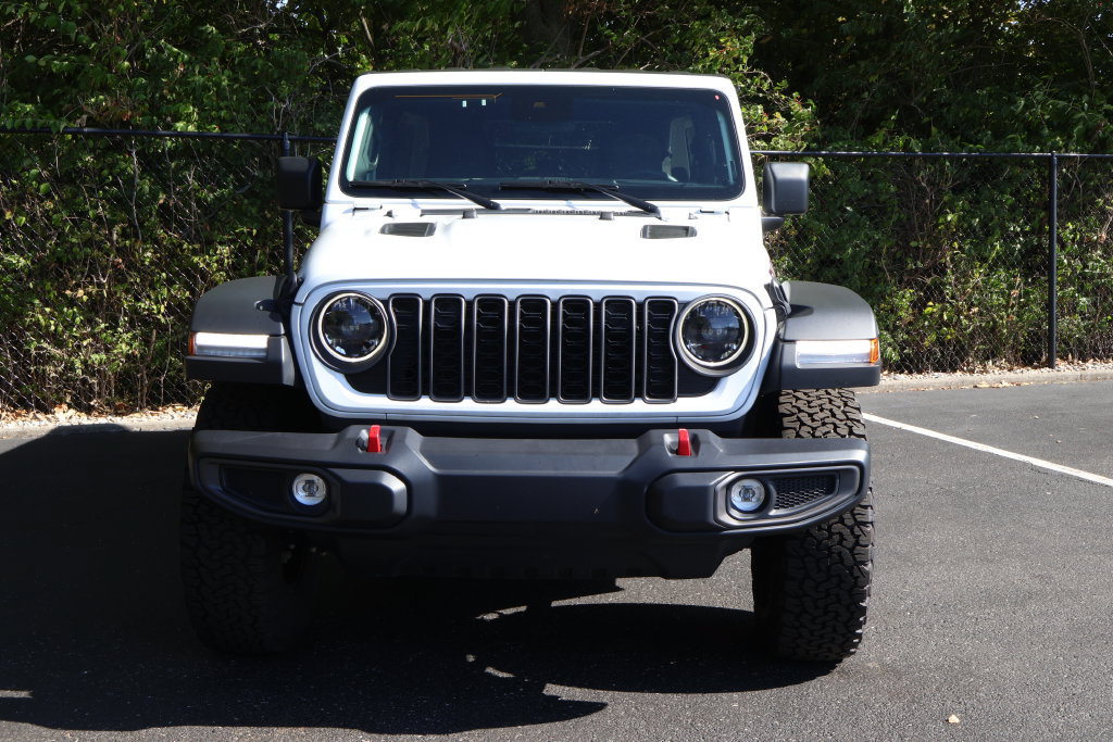 Used 2025 Jeep Wrangler Unlimited Rubicon AWD/4WD image 2