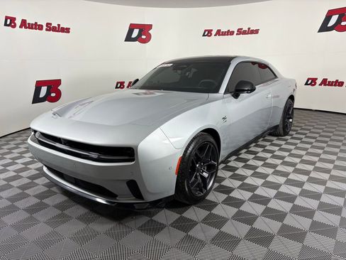 Used 2024 Dodge Charger R/T w/ Plus Group image 2