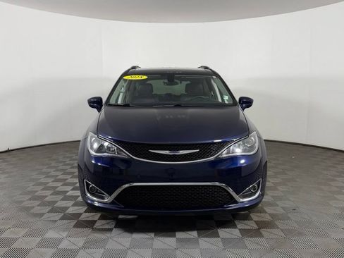Used 2018 Chrysler Pacifica Touring-L Plus FWD image 2