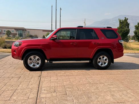 Used 2019 Toyota 4Runner SR5 Premium AWD/4WD image 3
