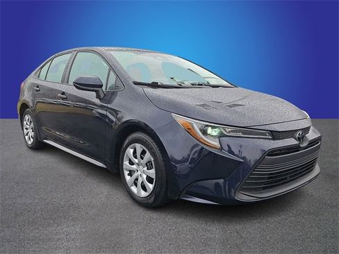 Used 2024 Toyota Corolla LE image 3