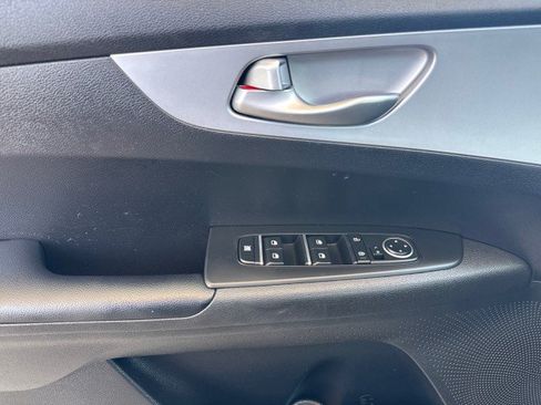 Used 2024 Kia Forte LXS FWD image 9