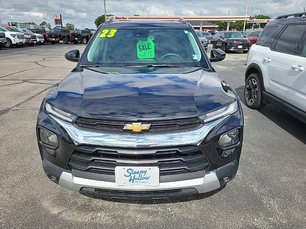 Used 2023 Chevrolet TrailBlazer LT w/ Convenience Package AWD/4WD image 2