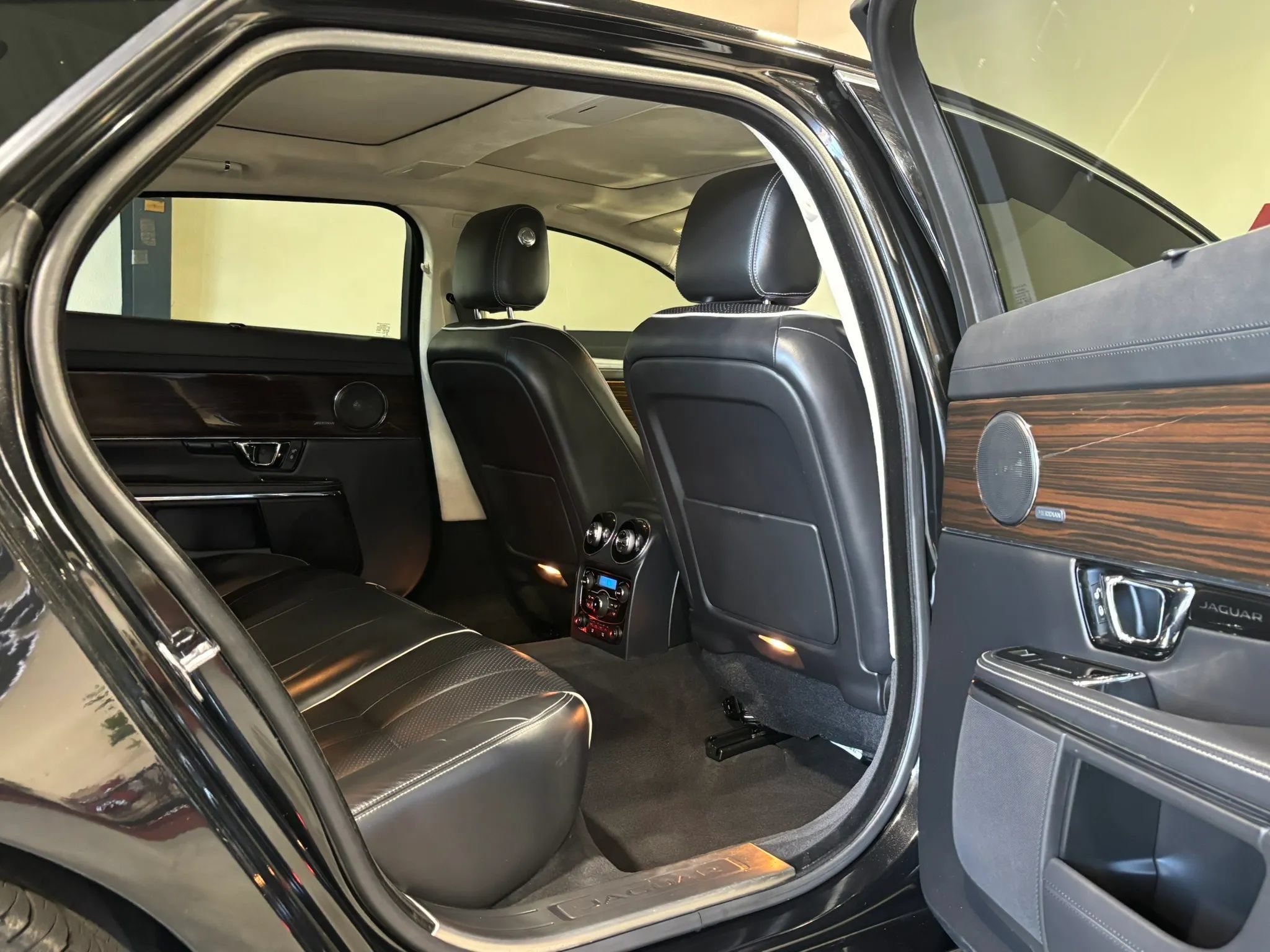 Used 2015 Jaguar XJ L Portfolio AWD/4WD image 19
