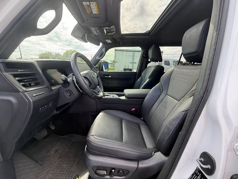 Used 2024 Lexus GX 550 AWD/4WD image 13