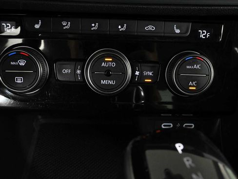 Certified 2023 Volkswagen Jetta SE w/ Panoramic Sunroof Package FWD image 26