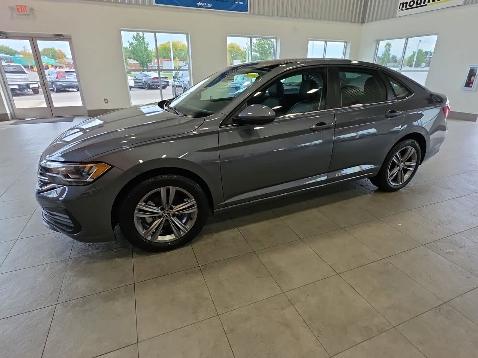Used 2024 Volkswagen Jetta SE FWD image 11