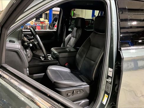 Used 2023 Chevrolet Suburban Premier image 24