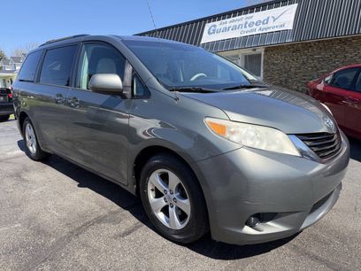 Used 2013 Toyota Sienna LE w/ Towing Pkg
