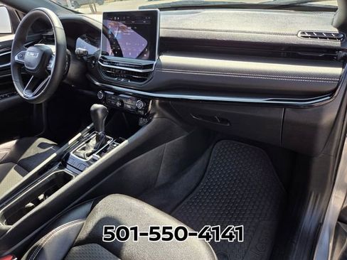 Used 2024 Jeep Compass Latitude w/ Convenience Group image 16