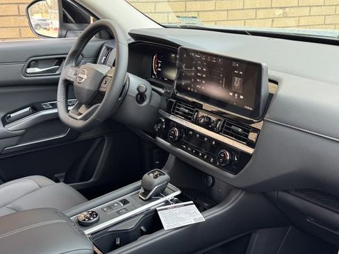 New 2026 Nissan Pathfinder SL image 9