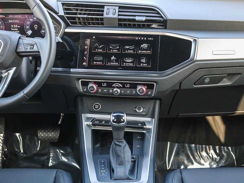 Used 2025 Audi Q3 2.0T Premium image 17