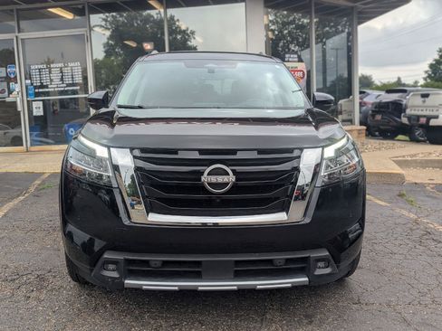 Used 2023 Nissan Pathfinder Platinum w/ Cargo Package AWD/4WD image 2