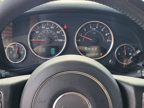Used 2016 Jeep Wrangler Unlimited Sahara w/ Connectivity Group AWD/4WD image 21