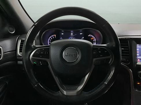 Used 2020 Jeep Grand Cherokee Laredo RWD image 17