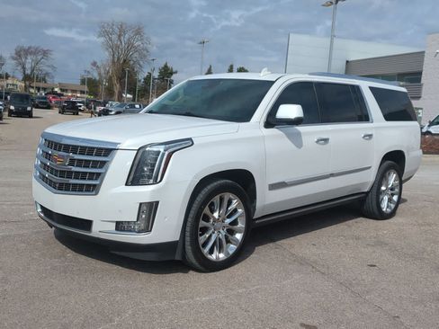 Used 2020 Cadillac Escalade ESV Premium Luxury w/ LPO, Radiant Package image 4