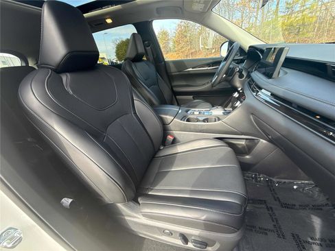 Certified 2025 INFINITI QX60 Pure image 24