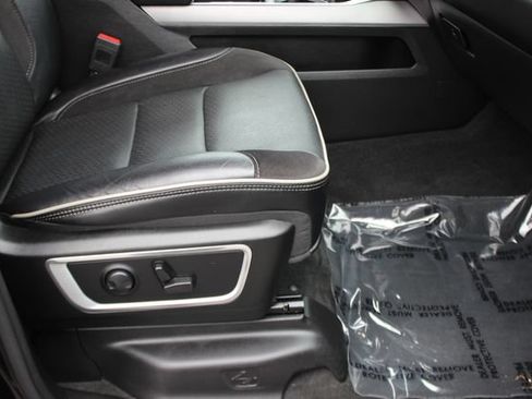 Used 2023 RAM 1500 Laramie AWD/4WD image 34
