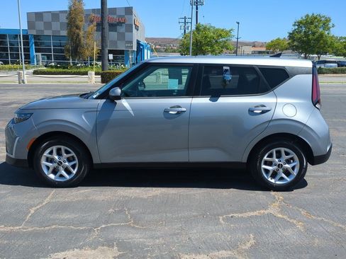Certified 2023 Kia Soul LX w/ LX Technology Package FWD image 9