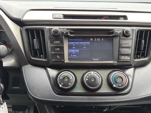 Used 2016 Toyota RAV4 LE AWD/4WD image 21
